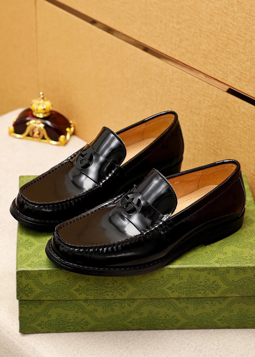 Men's shoes 💰480 💐 Product trademark: GUCCI "Gucci" casual leather shoes Regular size: 38-44 (45🉑️customized) Product materials: Selected imported first-layer open-edge beaded cowhide leather upper + luxury hardware buckle, imported water-dyed cowhide leather lining. Strong three-dimensional visual effect, combined outsole Color: 4⃣️colors available